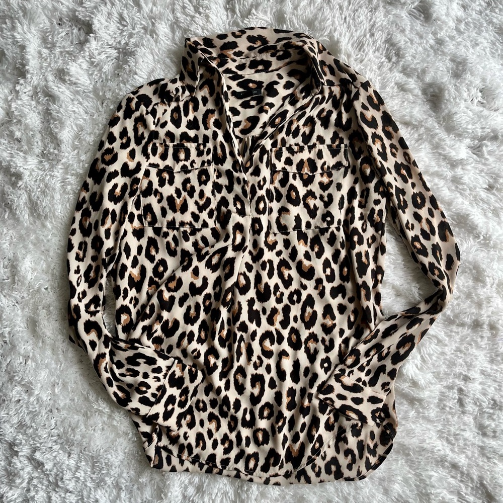 NWOT. Ann Taylor Silky Blouse.